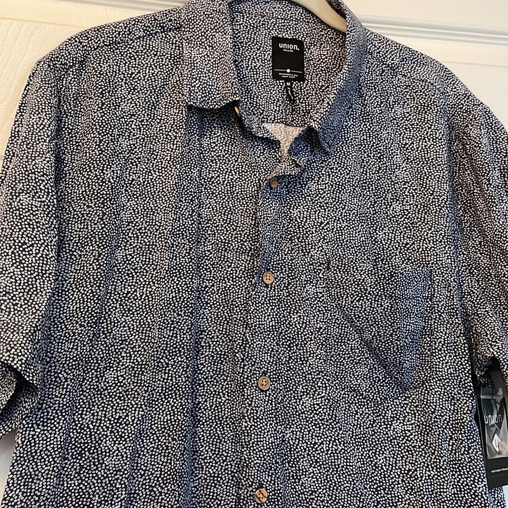 NWT Men’s Navy Blue Patterned Short Sleeve Button Down